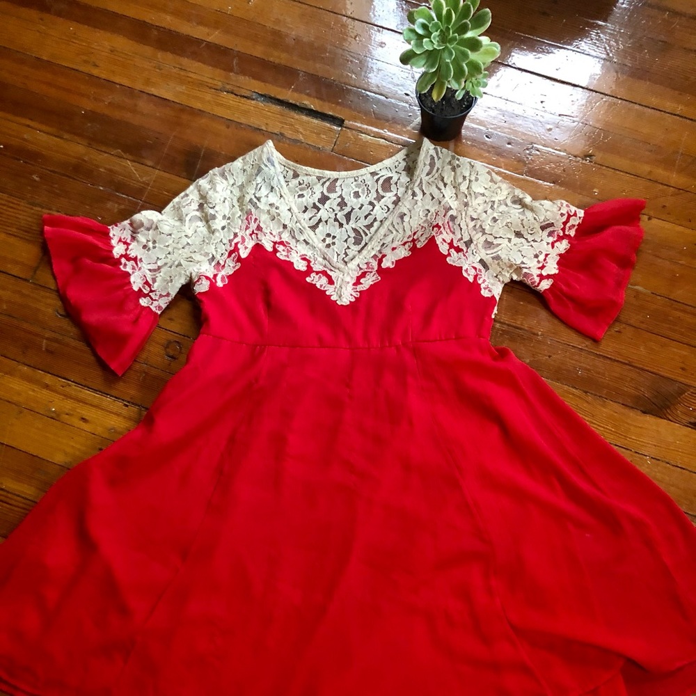 Red&Lace Flutter Sleeve Maternity Dress 😍 Size 8M
